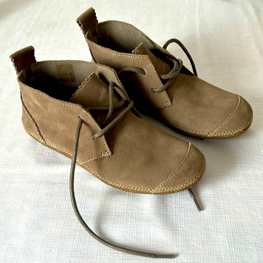 Womens Hush Puppies Chukka Desert Shoe Style Size 5.5 NWOT